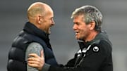 Heiko Herrlich im Gespräch mit FC-Coach Friedhelm Funkel
