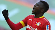 Edmond Tapsoba explose au Bayer Leverkusen. 
