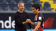 Hütter und Hasebe mit Handshake