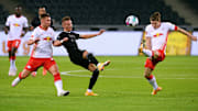 Hannes Wolf (m.) erzielte im Hinspiel das Siegtor. 