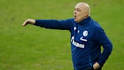 Christian Gross steht mit dem S04 vor einer Herkulesaufgabe