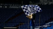 Erwin zeigt die S04-Flagge auch dieser Tage stolz 