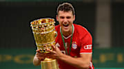 Benjamin Pavard will am Sonntagabend den nächsten Pokal in den Händen halten