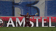 Weverton teve boa atuação no Chile