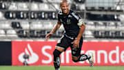 Carlos Sánchez jugando en Santos de Brasil