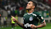 Através de seu Departamento Jurídico, o Palmeiras conseguiu com a Fifa a liberação imediata para inscrever Dudu e Pedrão em seu plantel.  