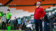 El entrenador de Chivas mostró su molestia ante todo lo que se ha hablado al rededor del equipo