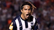 Aldo De Nigris celebra un gol con Rayados de Monterrey.