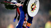 Lionel Messi, el jugador más ganador de la Copa del Rey, alzándola