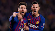 Der eine sollte bleiben - und ging, der andere sollte gehen - und blieb: Lionel Messi und Philippe Coutinho bejubeln gemeinsam ein Tor