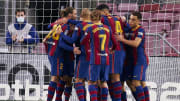 La plantilla del Barça se abraza