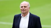 Uli Hoeneß kann sich vom FCB natürlich nicht ganz fernhalten