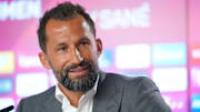 Gibt sich weiterhin cool, was Neuzugänge betrifft: Bayerns Sportvorstand Hasan Salihamidzic