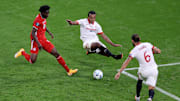 Alphonso Davies y Jules Koundé forman parte de la defensa