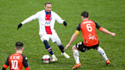 Após duro golpe na Copa da França, Neymar vai ser avaliado hoje; PSG pode ficar sem o camisa 10 na Champions League. 