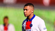 Impossible de savoir si Kylian Mbappe sera Parisien ou pas la saison prochaine.