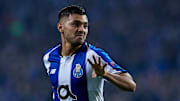 Jesús Corona celebra un gol con el Porto.
