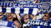 Die Fußball-Stadien sind allmählich wieder voller - wie hier auf Schalke