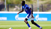 Salif Sané musste das S04-Trainingslager abbrechen