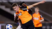 Micky van de Ven évolue au FC Volendaam. 