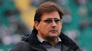 Guto Ferreira terá de repensar a estratégia para encarar o Fortaleza de Rogério Ceni.