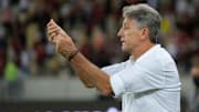 Buscando colocar fim ao jejum de gols de falta, Renato Gaúcho escolheu novo cobrador do Flamengo 