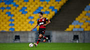 Rodrigo Caio é um dos atletas do Flamengo acometido pelo coronavírus