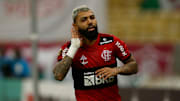 Com Gabigol voando, o Flamengo maltratou o Santos, em plena Vila Belmiro, pelo Campeonato Brasileiro de 2021. 