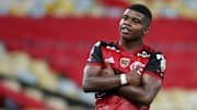 Lincoln, do Flamengo, pode pintar no Huddersfield, da Inglaterra. Uma boa para todos?