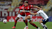 Pedro foi titular na vaga do suspenso Bruno Henrique