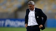 Crespo é criticado após péssimos resultados no Campeonato Brasileiro.