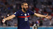 Karim Benzema est passé tout proche d'inscrire son premier but pour son retour avec les Bleus.