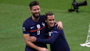 Olivier Giroud et Antoine Girezmann face à la Suède. 