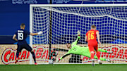 Karim Benzema n'est pas inquiet après son penalty manqué face au pays de Galles.