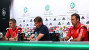 Toni Kroos und Hansi Flick bei einer PK während der WM 2014
