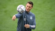 Ein Balanceakt: Niklas Süle stößt nun doch noch zum DFB-Team dazu