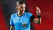 Stéphanie Frappart va devenir la première femme à arbitrer un match de Ligue des champions