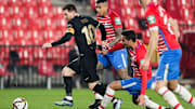 Barça e Granada se enfrentam em partida atrasada da 32ª rodada de LaLiga.