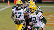 Davante Adams, con el número 17, es uno de los más cercanos a Aaron Rodgers en los Packers