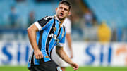 Zagueiro é terceiro estrangeiro a atingir marca pelo Tricolor