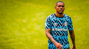De Douglas Costa a Ángelo Araos: confira quem são os 10 jogadores do Brasileirão que mais se desvalorizaram em 2021.