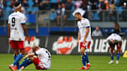 Enttäuschte HSV-Spieler nach dem Schlusspfiff gegen Darmstadt