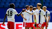 Pflichtaufgabe gerade so erfüllt: Jatta und Fein freuen sich nach dem glücklichen 3:2 gegen Wehen Wiesbaden