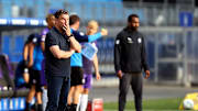 Wählt er die richtige Elf für das "Endspiel" in Heidenheim aus? HSV-Coach Dieter Hecking