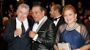 Roberto Durán y su esposa junto a Robert De Niro en el estreno de "Manos de Piedra"