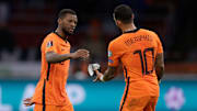 Georginio Wijnaldum y Memphis Depay en la clasificatoria para el Mundial