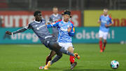 Lee (hier im Zweikampf mit Hamburgs Onana) beim 1:1 gegen den HSV Anfang November