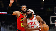 El escolta James Harden sigue poniendo números en la NBA que hacen pensar que es de otro planeta