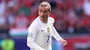 Antoine Griezmann spielte gegen Ungarn wie gewohnt mit langen Ärmeln.