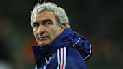 Raymond Domenech est le troisième sélectionneur le plus capé de l'histoire des Bleus (79 matches), derrière Didier Deschamps (108 matches).